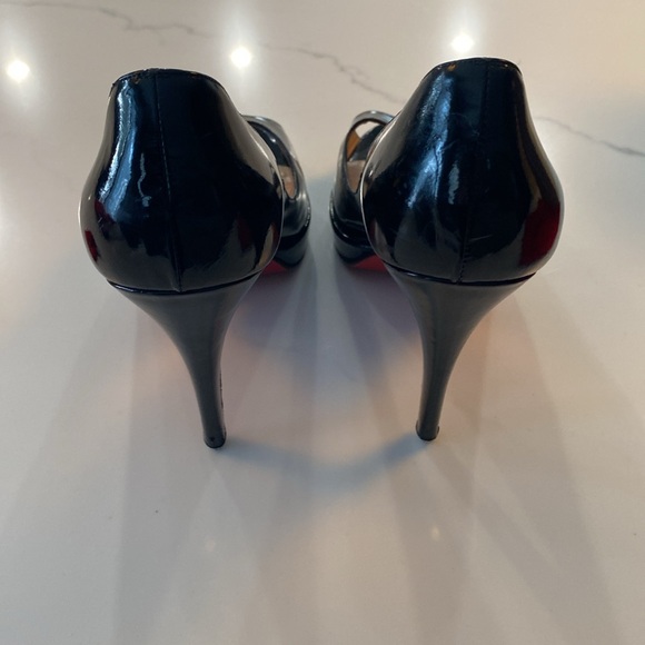 Christian Louboutin Patent Leather peep toe pump. Size 39.5/9.5 - Picture 6 of 7